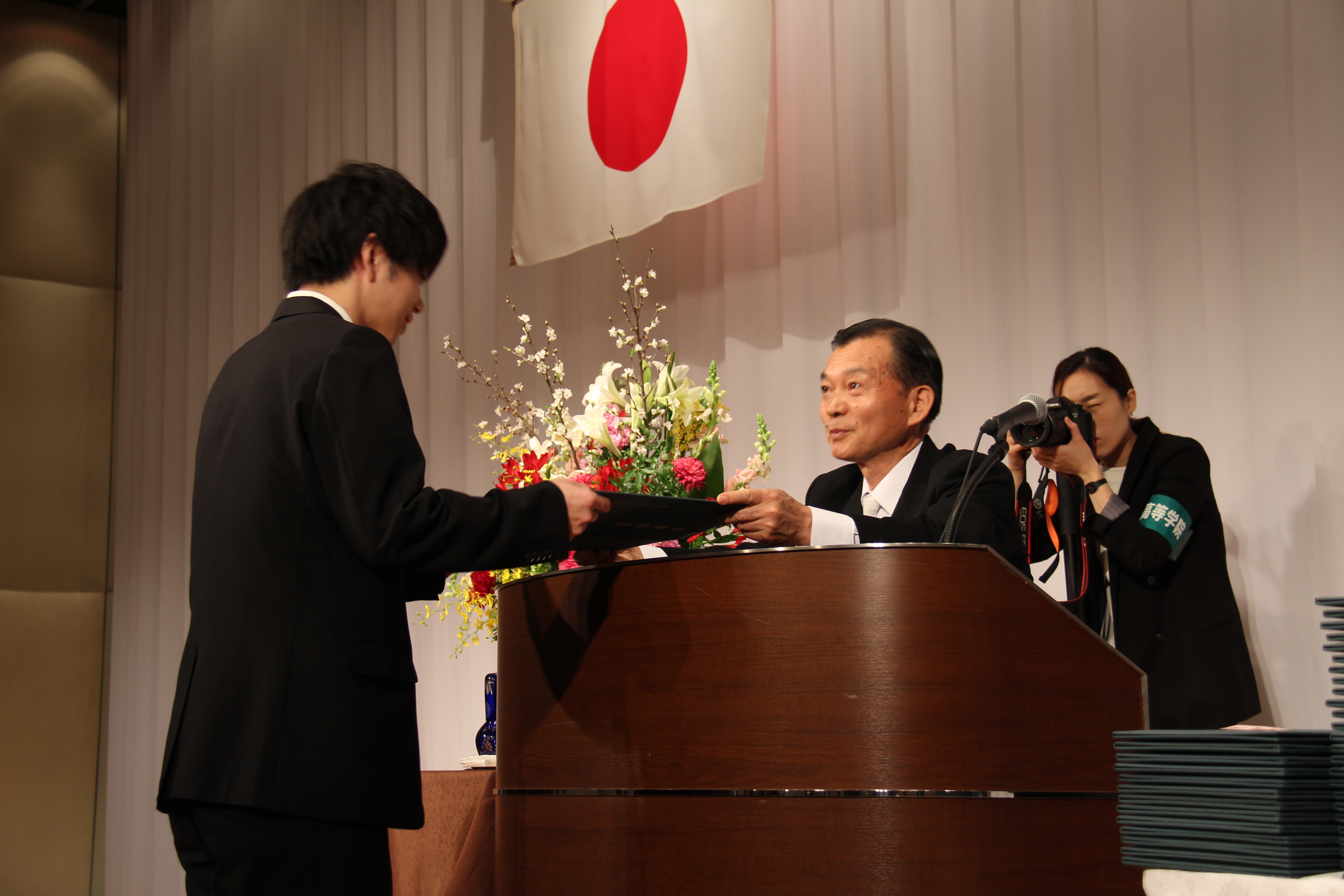 1千名、一人ひとりに証書授与（東京・サポート校） | 通信制高校が