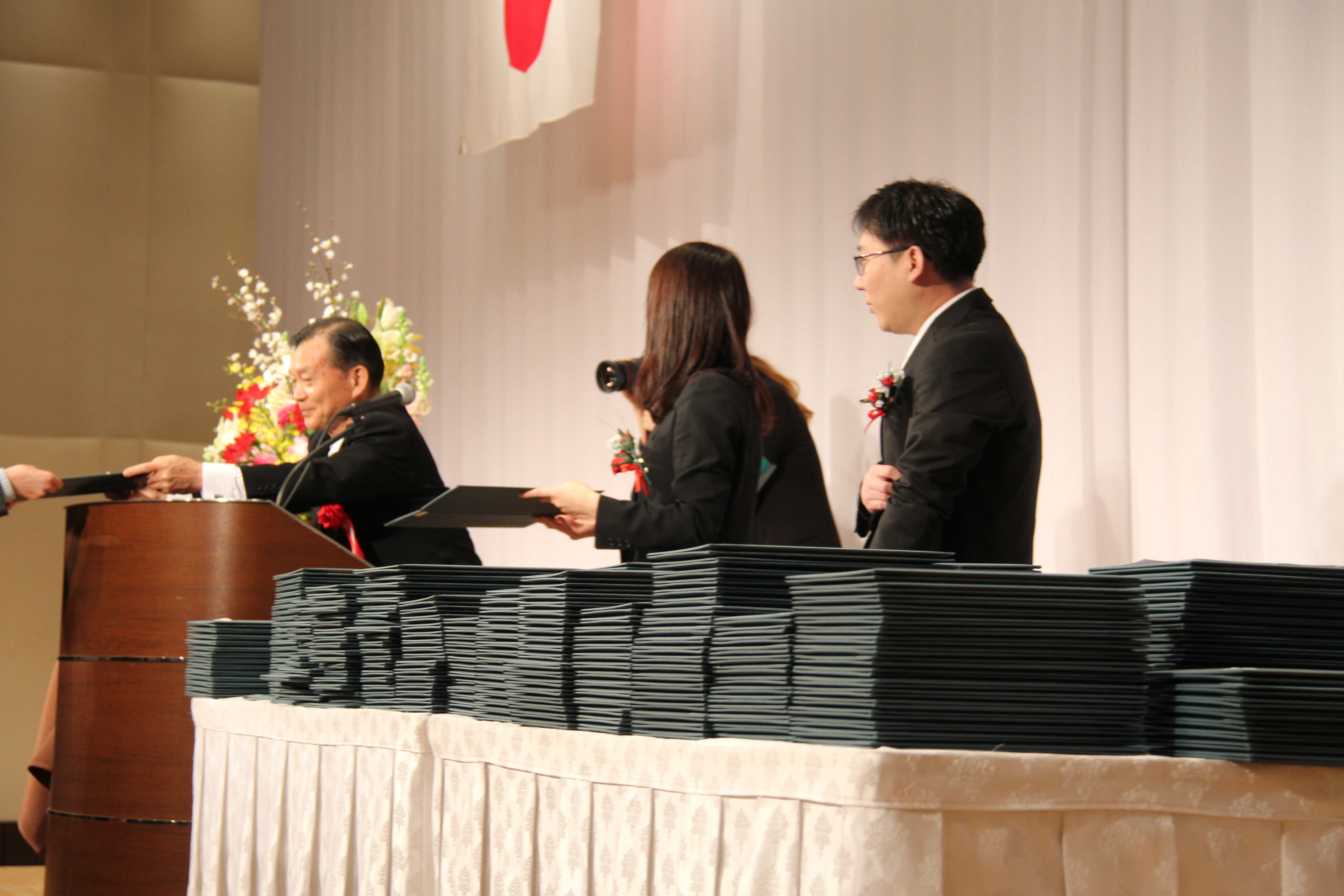 1千名、一人ひとりに証書授与（東京・サポート校） | 通信制高校が