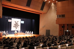 成美学園グループでは4月9日(金)、千葉市民会館（千葉県）にて、千葉県内7校の合同入学式を行いました。
