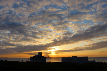 学校から見える夕日♪一緒に楽しい想い出を作りましょう