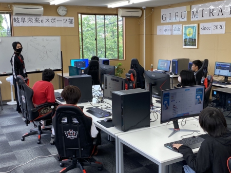 人気の「ｅスポーツ部」もスタートしました。その他、学校行事も多数あります！