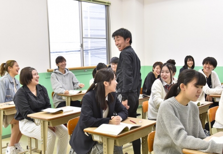 進学希望者はしっかり確実に合格をめざす。ゆっくり学びたい人には無理せず自分のペースで学べます。