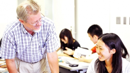 100%英語の授業はレベル別・少人数制