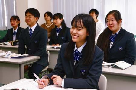 選べる登校スタイル、厳しい校則もありません