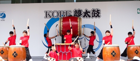 神戸まつりで和太鼓演奏