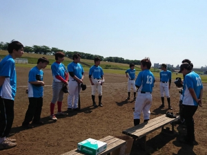 野球の試合。強豪に挑んでいます。