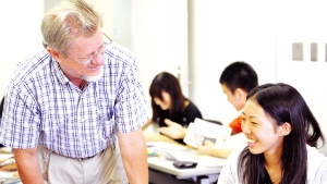 100%英語の授業はレベル別・少人数制